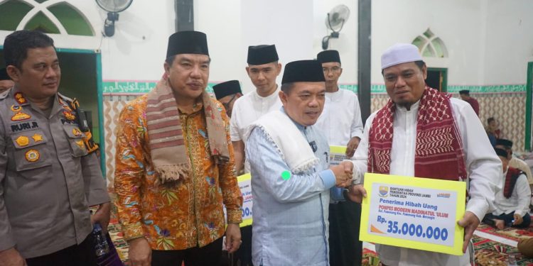 Pj Bupati Dampingi Gubernur Safari Ramadan ke Desa Meranti