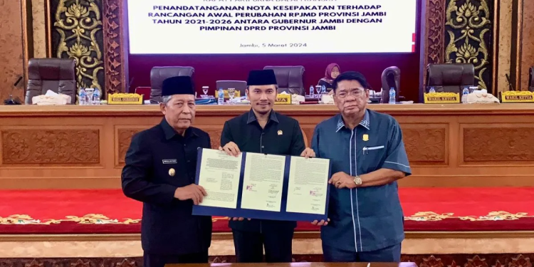 Ketua DPRD Provinsi Jambi Bersama Pemprov Jambi Setujui 7 Perda