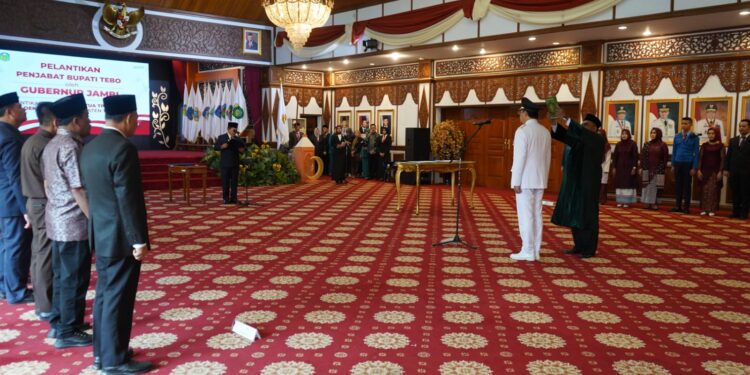 Lantik Pj. Bupati Tebo, Gubernur Al Haris Tekankan Jaga dan Kawal Pelaksanaan Pilkada 2024