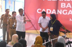 Penerima Bantuan Beras yang Hapal Pancasila Dapat Hadiah Sepeda dari Jokowi