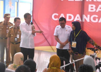 Penerima Bantuan Beras yang Hapal Pancasila Dapat Hadiah Sepeda dari Jokowi