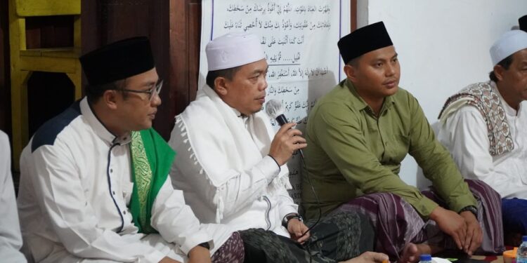Malam Ke-12 Ramadhan, Gubernur Al Haris Tarawih di Desa Malapari