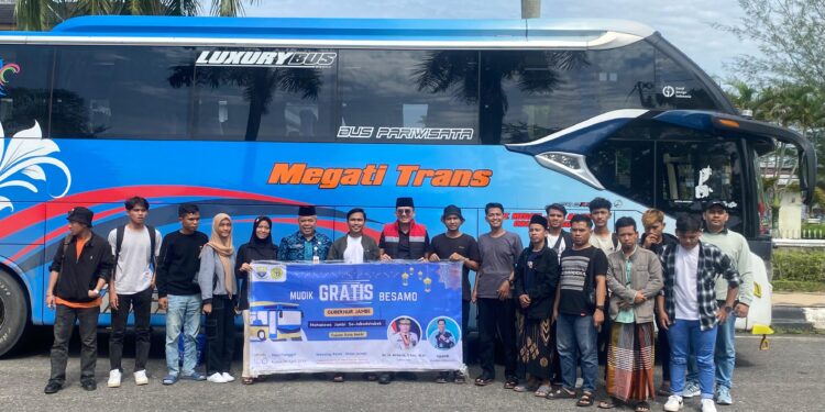 Gubernur Al Haris Lepas Mudik Gratis untuk Warga Jambi dan Mahasiswa di Perantauan