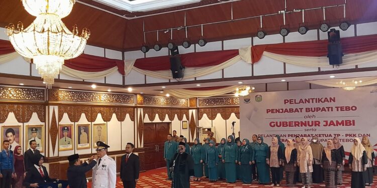 Dilantik Gubernur, Varial Adi Putra Gantikan Aspan Sebagai Pj Bupati Tebo