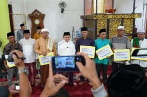 Safari Ramadhan ke Bungo, Gubernur Al Haris Serahkan Bantuan 270 Juta Rupiah untuk Masjid dan Musholla