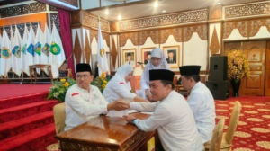Gubernur dan Wakil Gubernur Tunaikan Bayar Zakat ke Baznaz Provinsi Jambi