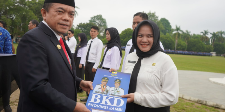 Gubernur Jambi Serahkan SK Pegawai PPPK 1.860 di Lingkungan Kerja Pemprov Jambi