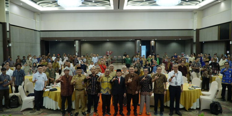 Al Haris Secara Resmi Buka Sosialisasi Kebijakan Sertifikasi FSC di Swiss-bell Hotel Jambi