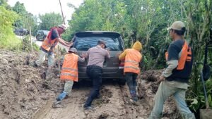 Longsor di 3 Desa, Masyarakat dan Polres Samosir Kerja Keras Lakukan Ini
