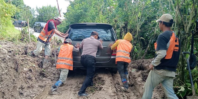 Longsor di 3 Desa, Masyarakat dan Polres Samosir Kerja Keras Lakukan Ini