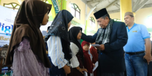 Wagub Sani Berikan Santunan Kepada 175 Anak Yatim Piatu di Kecamatan Betara Dalam Rangka Peringati 1 Muharram