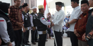 Wagub Sani Sambut Kepulangan Jemaah Haji Asal Provinsi Jambi Kloter 24 di Asrama Haji
