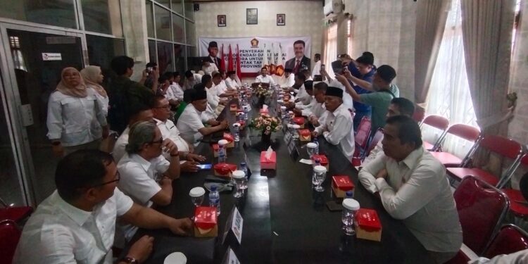 Resmi ! Gerindra Jambi Serahkan SK B1-KWK ke Bakal Calon Kepala Daerah