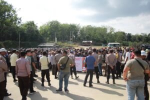 Buntut Aktivitas PT SMS Rusak Jalan, Aliansi Rimbo Ilir Bersatu Blokir Jalan