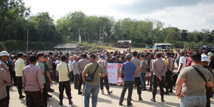 Buntut Aktivitas PT SMS Rusak Jalan, Aliansi Rimbo Ilir Bersatu Blokir Jalan