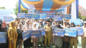 Gubernur Al Haris Berikan Bantuan Bedah Rumah Hingga Modal Untuk Pelaku UMKM di Kabupaten Merangin