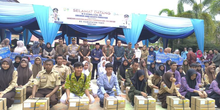 Sebanyak 1.061 Siswa Bungo dan Tebo Terima Bantuan Dumisake Pendidikan Gubernur Al Haris