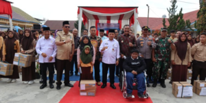 Gubernur Al Haris Serahkan Bantuan Dumisake Pendidikan Hingga Modal UMKM Bagi Warga Kerinci