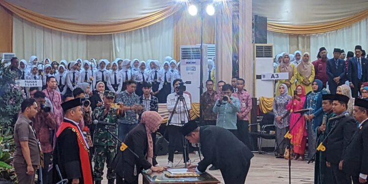 Kemas Faried Dilantik Menjadi Ketua DPRD Kota Jambi, Ini Pesannya