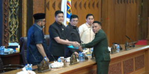 Pjs Sementara Hadiri Sidang Paripurna DPRD Provinsi Penandatangan Nota KUA-PPAS APBD Provinsi Jambi