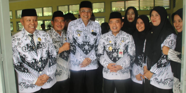 Al Haris Hadiri Peringatan HUT PGRI Ke-79 Sekaligus Hari Guru Nasional Tingkat Provinsi Jambi