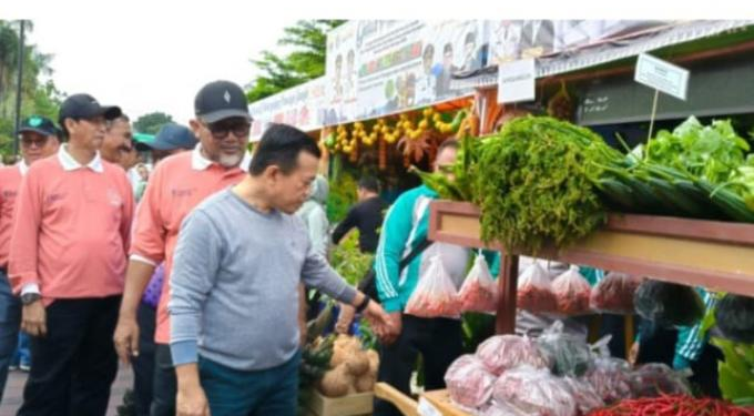 Dalam Meriahkan HUT Jambi, Al Haris Resmi Membuka Pasar Tani