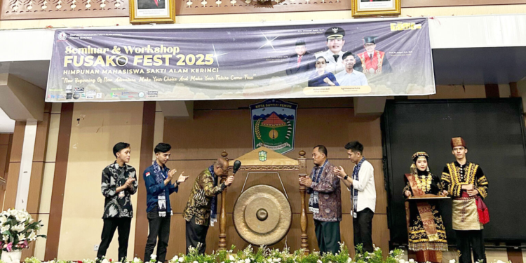 UNJA Kolaborasi Bersama HIMSAK Dalam Laksanakan Fusako Fest 2025 di Aula Walikota Sungai Penuh
