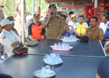 Al Haris Serahkan Bantuan Sosial Kepada Korban Kebakaran Rumah di Tanjungjabung Timur