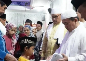 SAFARI RAMADAN - Pemerintah Provinsi Jambi yang dipimpin langsung Gubernur Al Haris melakukan safari Ramadhan masjid Raya Al-Istiqomah, Pasar Bangko, Selasa (4/3/2025) malam.
