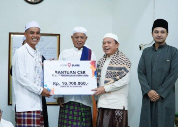 Safari Ramadhan, Al Haris Serahkan Bantuan CSR dan Bantuan Sembako Bagi Masyarakat Danau Teluk