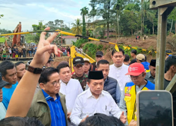 Al Haris Tinjau Kondisi Jalan Putus Lintas Sumatera Jambi – Sumatera Barat