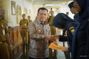 Al Haris Serahkan 43 SK Pegawai Non ASN Badan Penghubung Provinsi Jambi