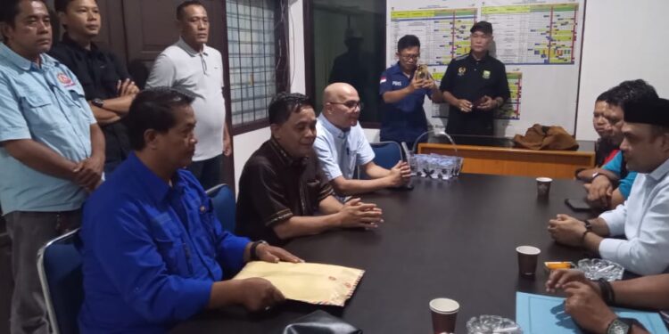 Budi Setiawan Kembalikan Berkas Pendaftaran KONI