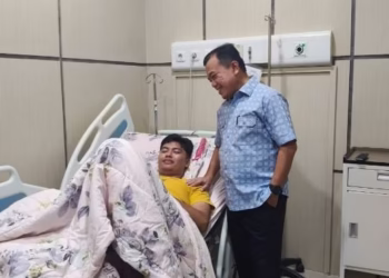Al Haris Jenguk Korban Unjuk Rasa yang Ikuti Demo