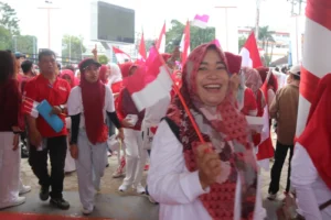 Gubernur Al Haris Raih Rekor MURI atas Pengibaran Bendera Merah Putih Terbanyak di JPO