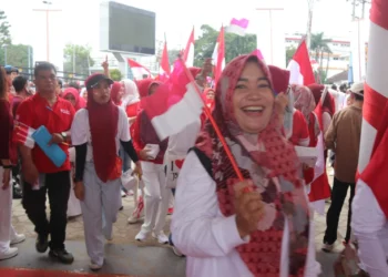 Gubernur Al Haris Raih Rekor MURI atas Pengibaran Bendera Merah Putih Terbanyak di JPO