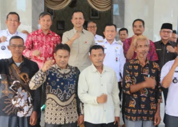 Al Haris Dampingi Menteri Transmigrasi Bahas Penyelesaian Permasalahan TSM IV Gelam Baru
