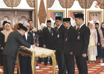 Gubernur Al Haris Lantik Direksi Baru Bank Jambi, Tekankan Integritas dan Peningkatan Kualitas SDM