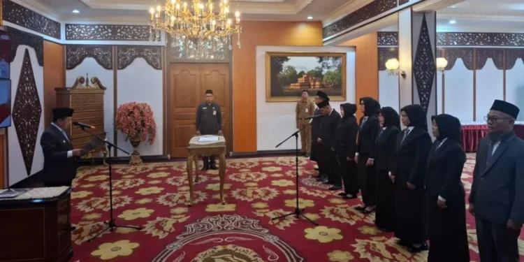 Lantik Kepala SMA, SMK dan SLB, Al Haris: Ciptakanlah Generasi yang Cerdas