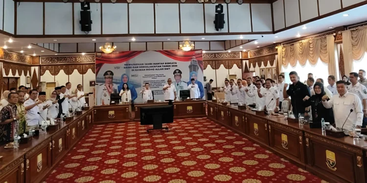 Gubernur Al Haris Dorong Kabupaten dan Kota Bentuk Satgas Percepatan Program 3 Juta Rumah