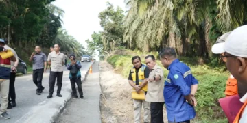 Tinjau Pekerjaan Pelebaran Jalan Ness, Gubernur Al Haris Tekankan Pekerjaan Sesuai Standar Kualitas