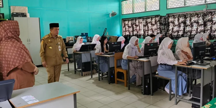 Pantau Pelaksanaan TKA, Al Haris: Bagus untuk Mengukur Kemampuan Siswa dan Keberhasilan Guru