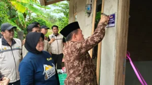 Disaksikan Bupati Syukur, Gubernur Al Haris Serahkan Bantuan Bedah Rumah di Merangin