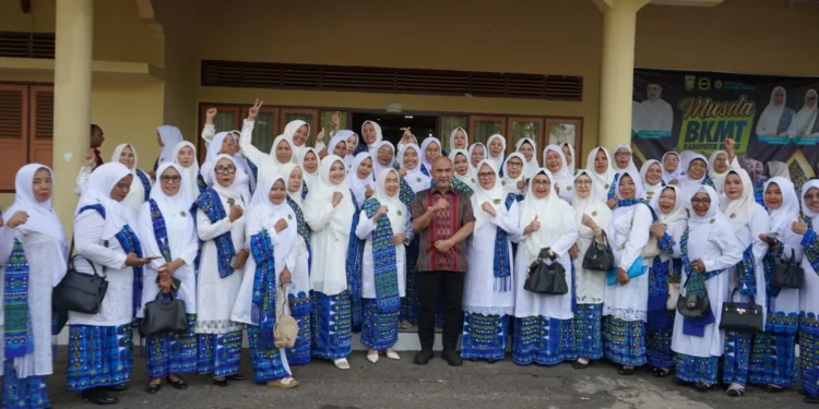 Hesti Haris Lantik Pengurus Daerah BKMT Kabupaten Bungo