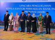 Disaksikan Gubernur Al Haris, Gubernur BI Perry Warjiyo Kukuhkan Kepala Kantor BI Jambi