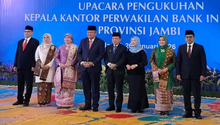 Disaksikan Gubernur Al Haris, Gubernur BI Perry Warjiyo Kukuhkan Kepala Kantor BI Jambi