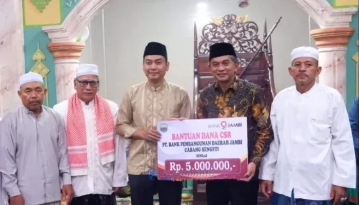 Safari Ramadan di Desa Kunangan, Wabup Junaidi Mahir Serahkan Bantuan untuk Masjid Baiturrahman