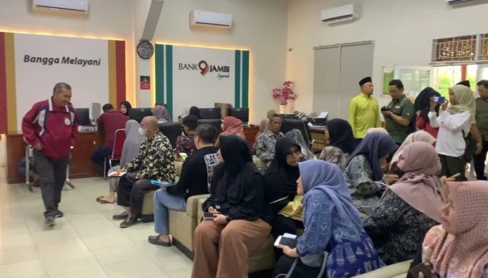 Nasabah Bank Jambi Sumringah, Dana Hilang Diganti di Jumat Berkah