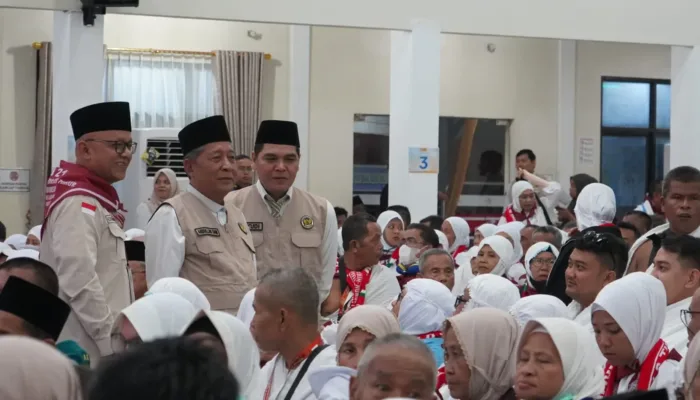 Lepas 443 Jamaah Calon Haji Provinsi Jambi Kloter BTH 21, Pesan Wagub Sani: Jaga Kesabaran dan Keikhlasan