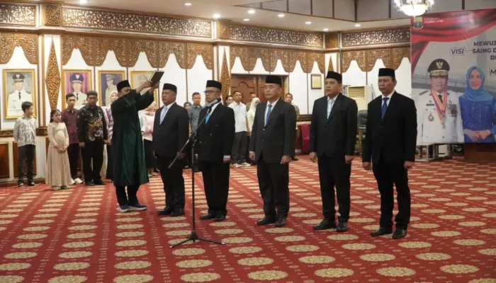 Gubernur Al Haris Lantik Lima Pejabat Pimpinan Tinggi Pratama, Tekankan Penguatan Kinerja dan Integritas